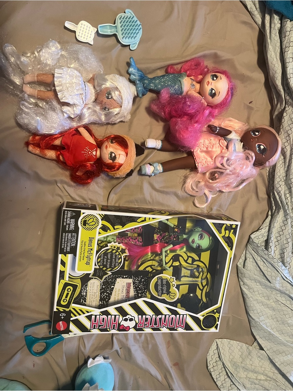 Na na na suprise & monster high doll bundle